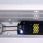 Für den LED-Stripe im Wohnzimmer habe ich ein Gehäuse für das Netzteil und den Controller gedruckt. Es ist knapp 70cm breit und besteht aus 3 Teilen. Dazu gehört auch ein Deckel. LED Stripe Box